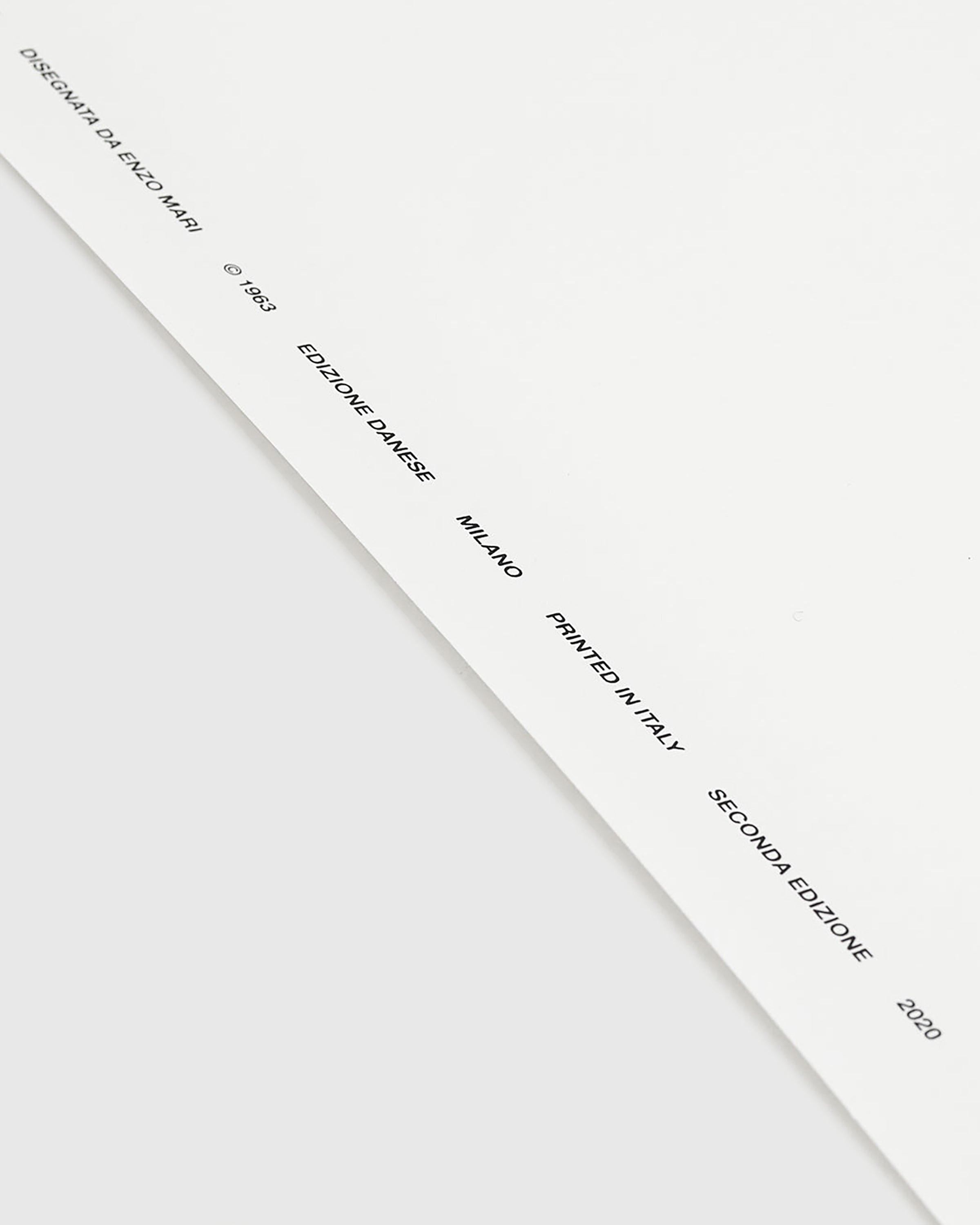 Uno la Mela by Enzo Mari – 50 x 70 – Hato Press